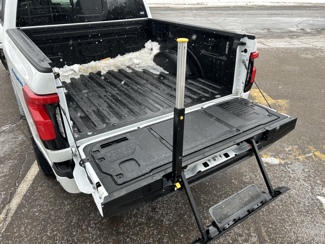 2023 Ford F-150 Lightning - Image 7