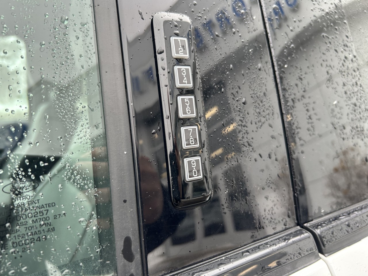 2023 Ford F-150 Lightning - Image 23