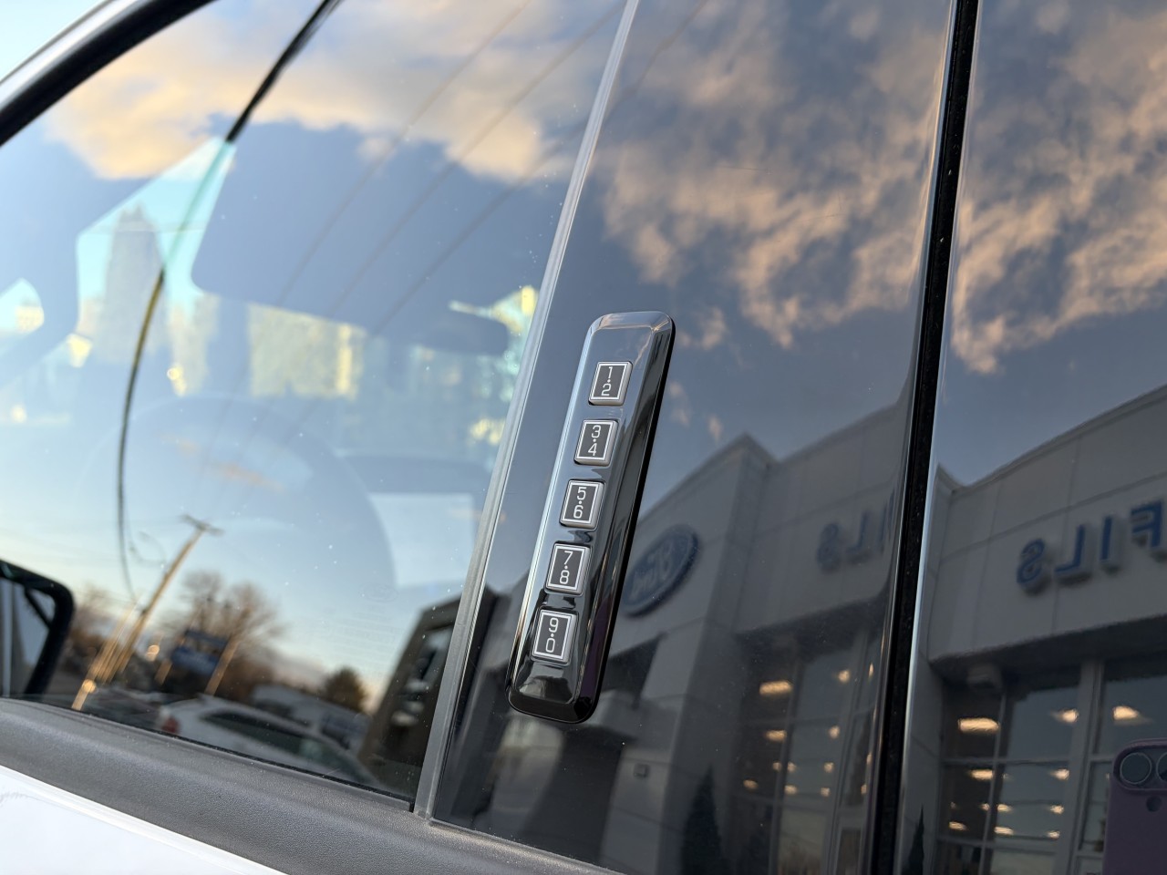 2023 Ford F-150 Lightning - Image 9