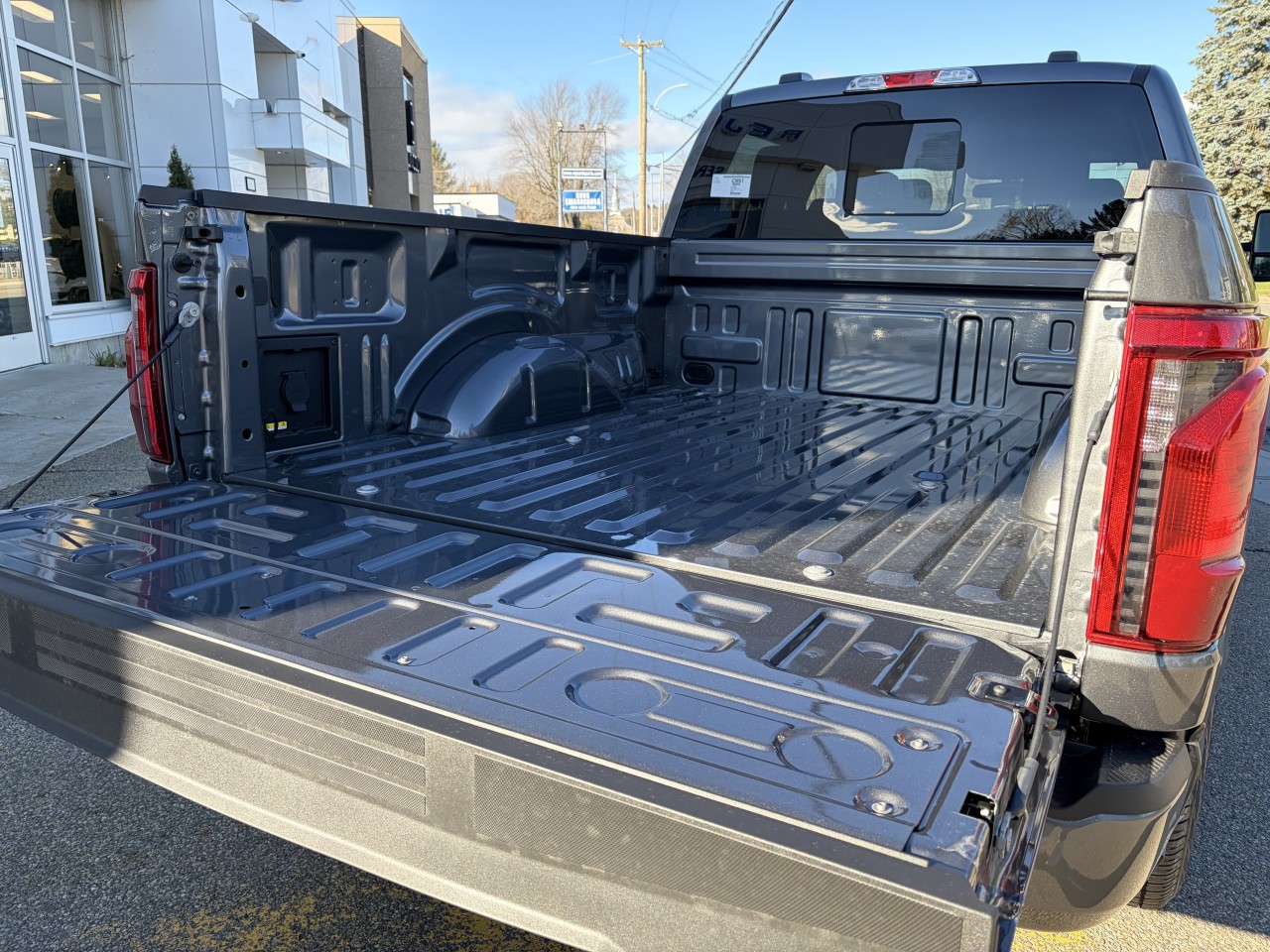 2025 Ford F-150 - Image 8