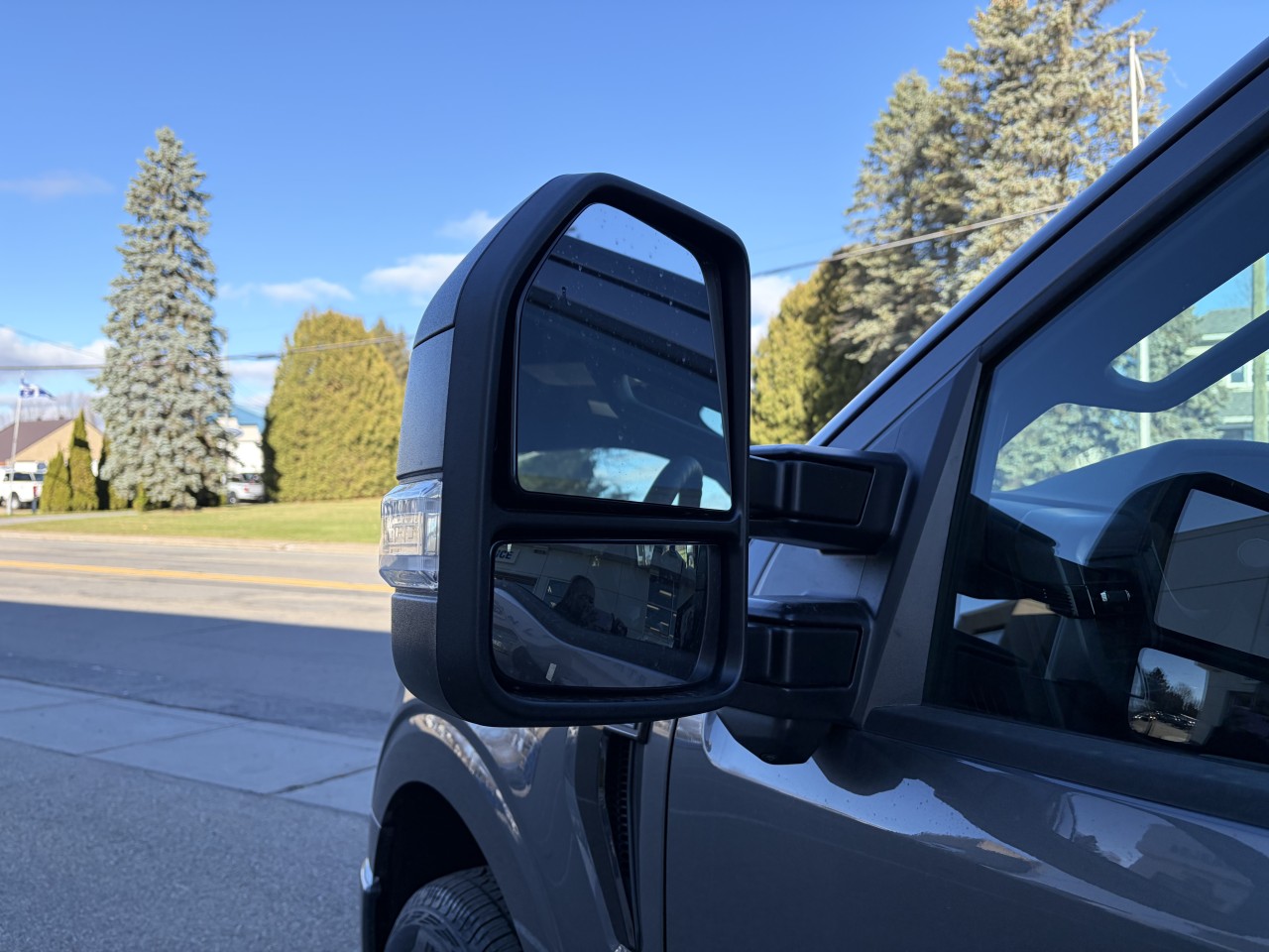 2025 Ford F-150 - Image 11