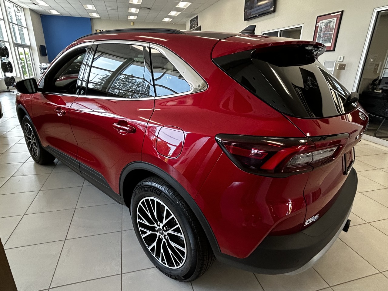 2025 Ford Escape - Image 4