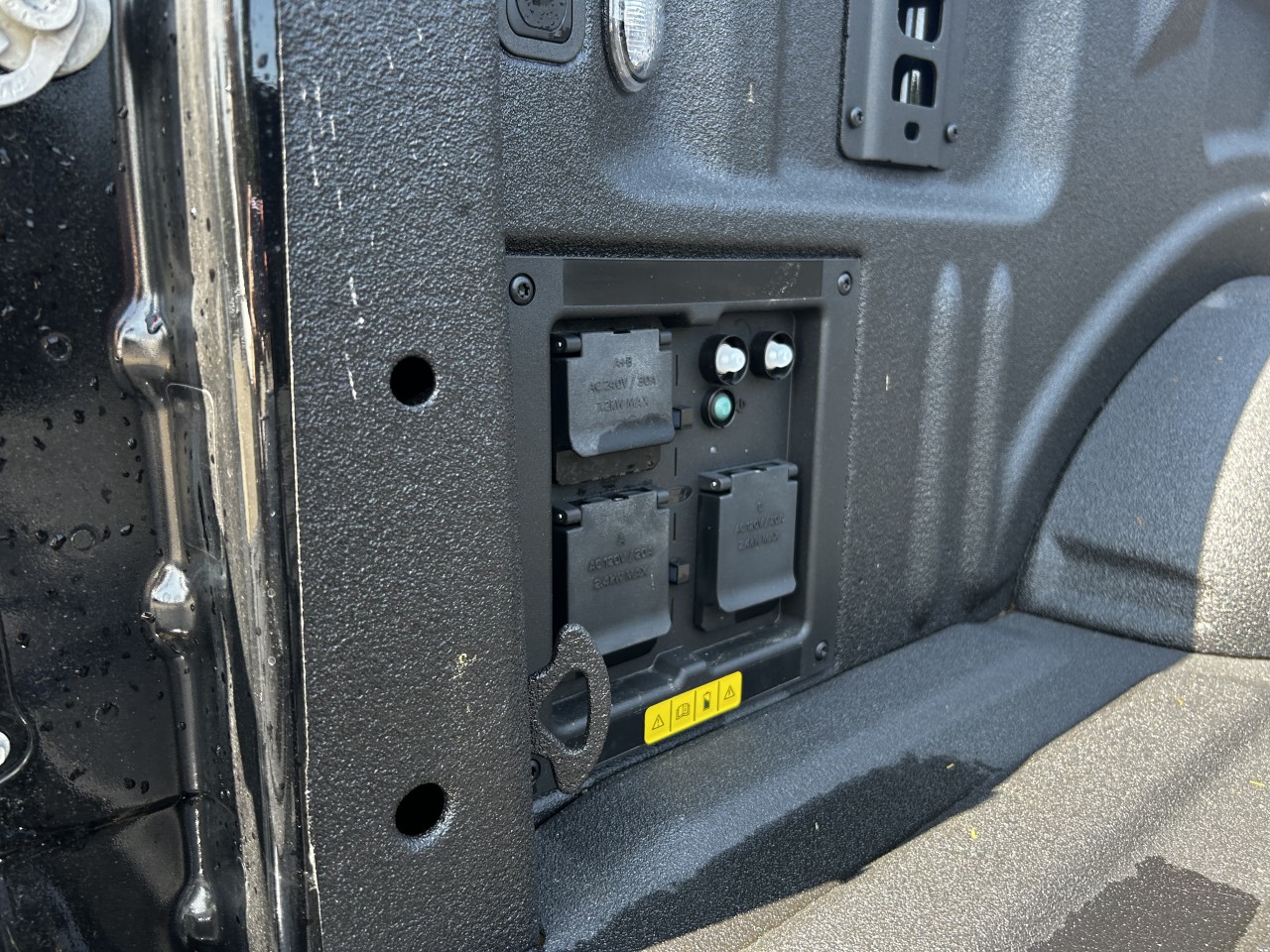 2025 Ford F-150 Lightning - Image 7