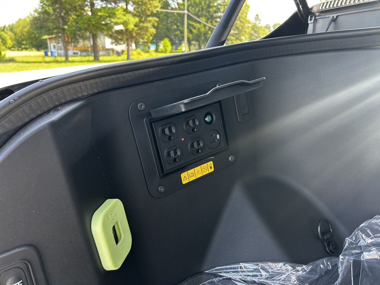 2025 Ford F-150 Lightning - Image 11