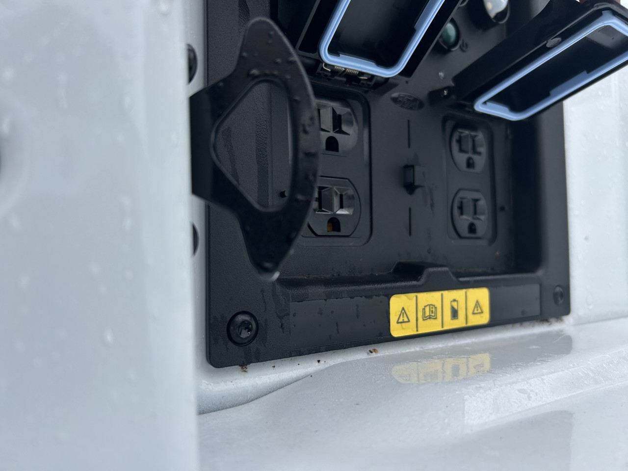 2024 Ford F-150 Lightning - Image 8