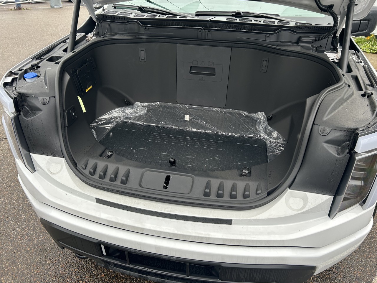 2024 Ford F-150 Lightning - Image 15