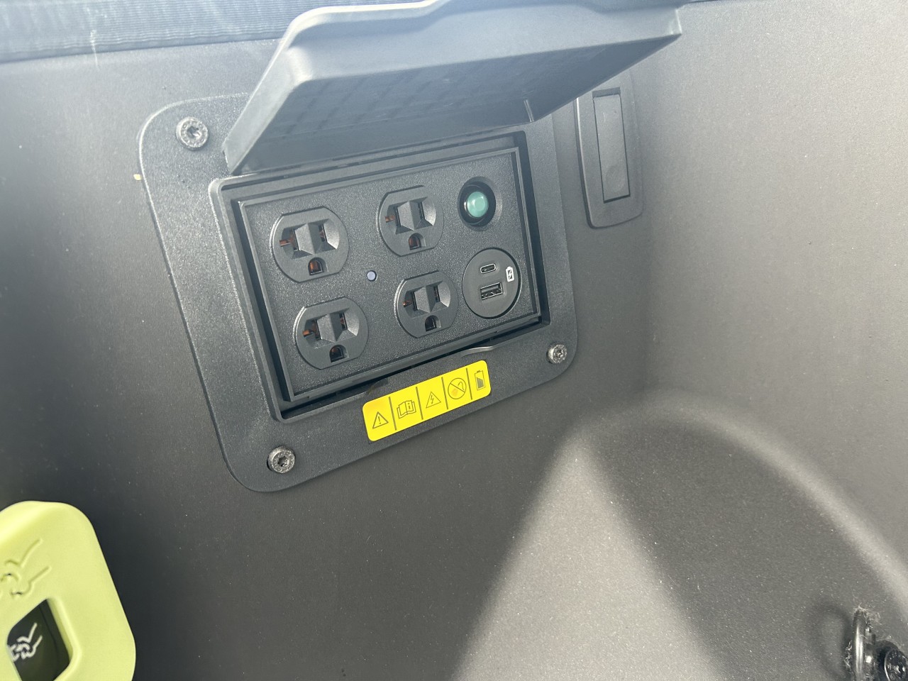 2024 Ford F-150 Lightning - Image 19