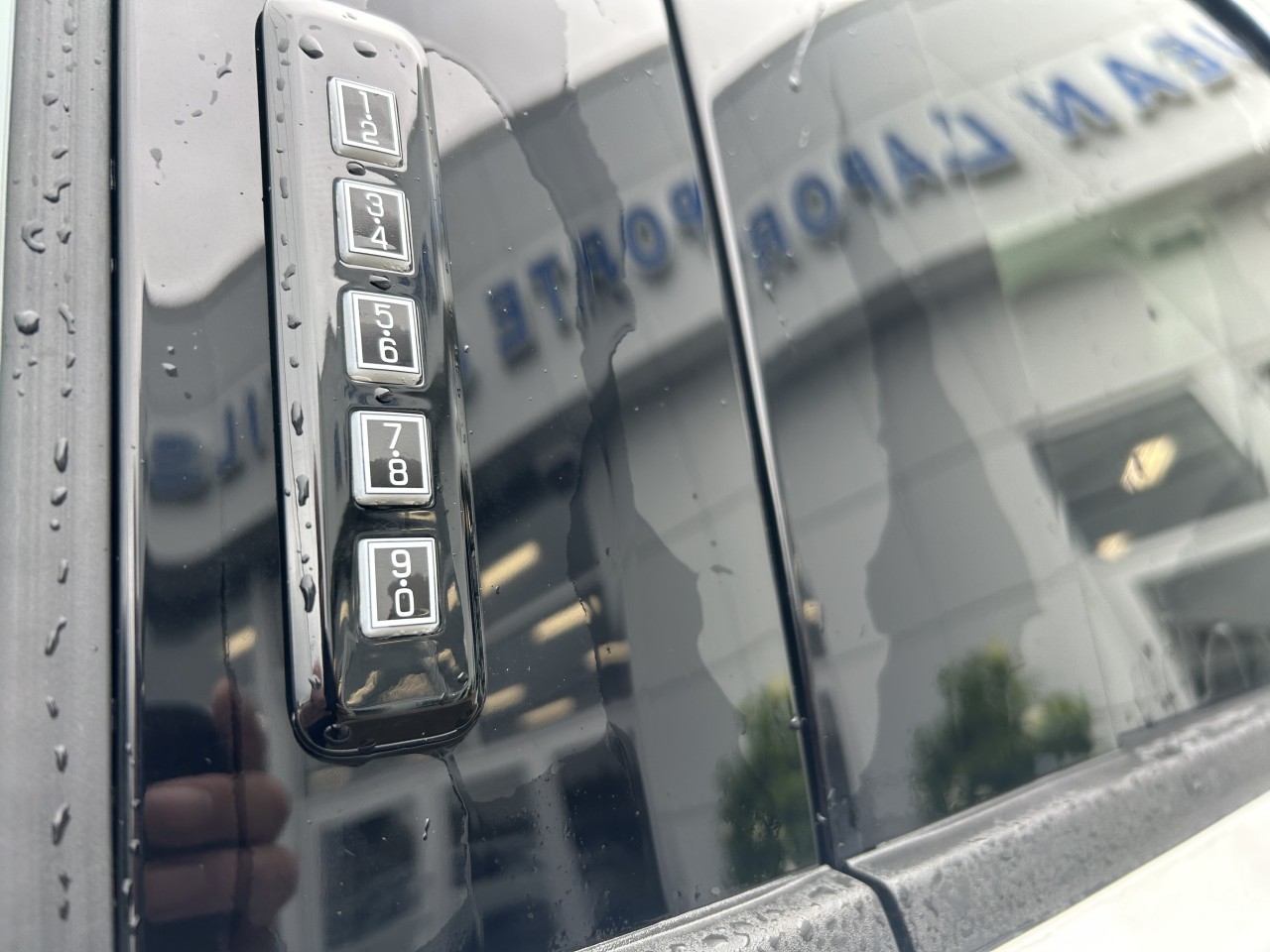 2024 Ford F-150 Lightning - Image 21