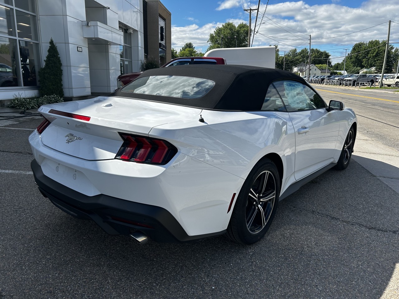 2025 Ford Mustang - Image 7
