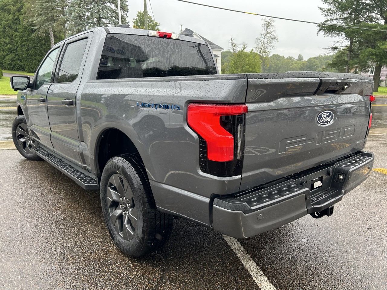 2024 Ford F-150 Lightning - Image 10