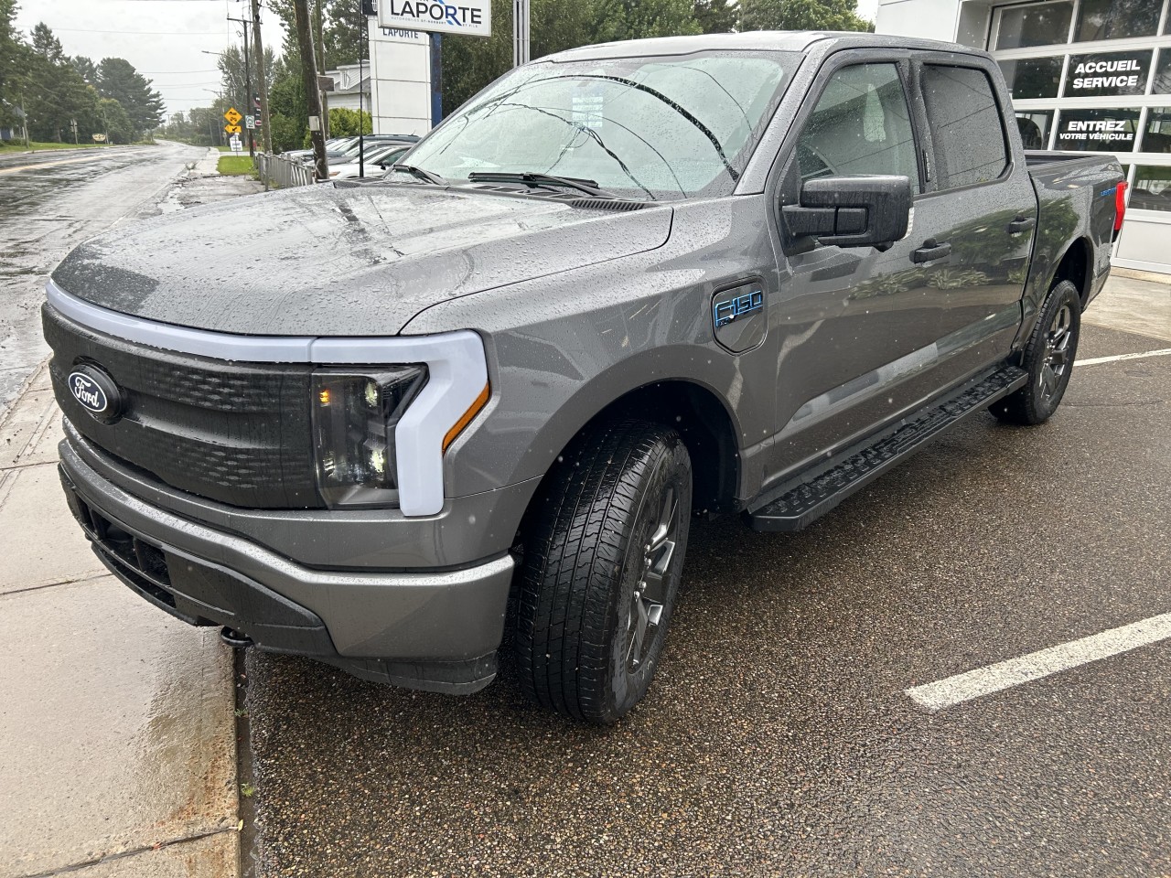2024 Ford F-150 Lightning - Image 12