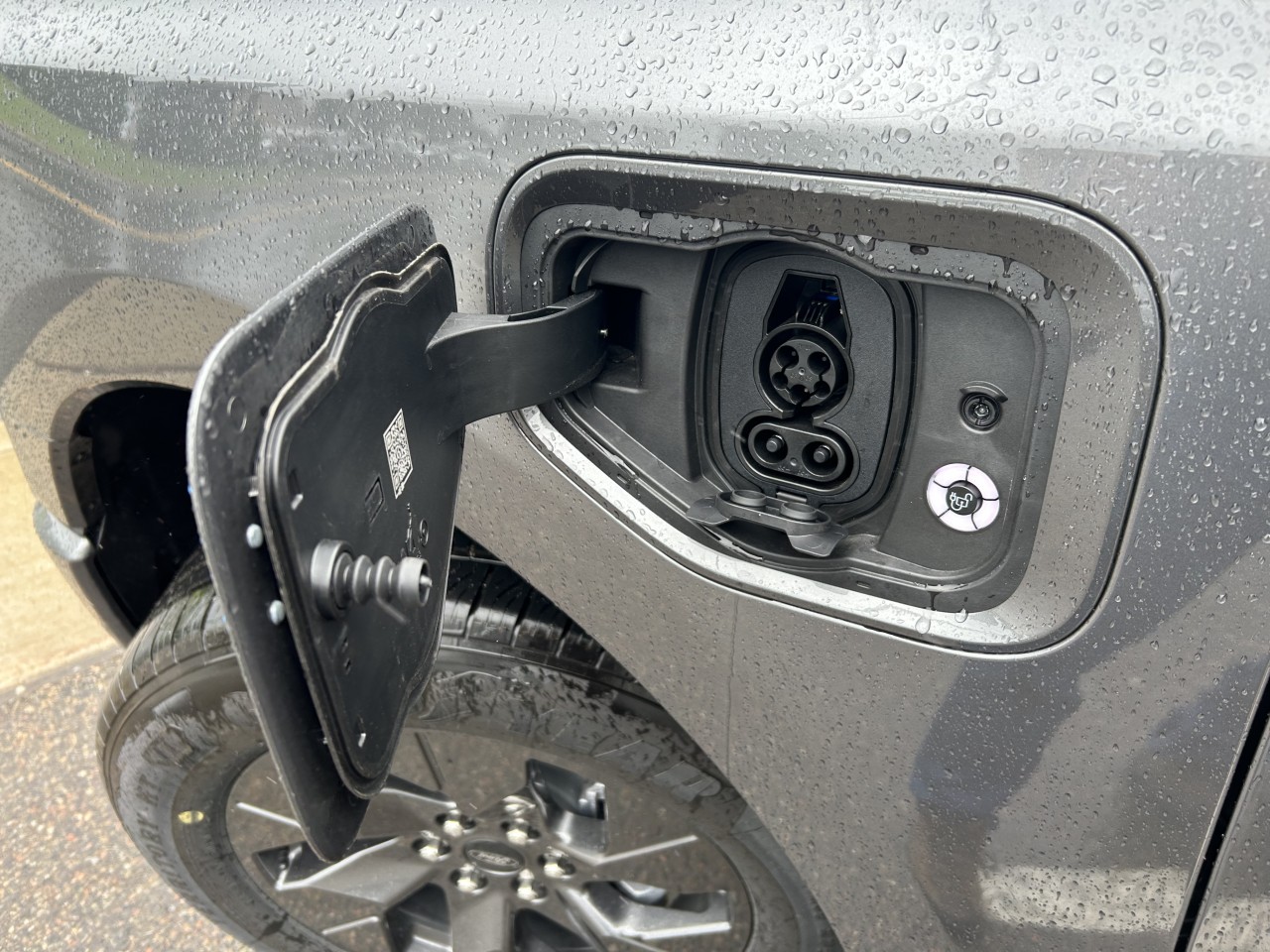 2024 Ford F-150 Lightning - Image 16