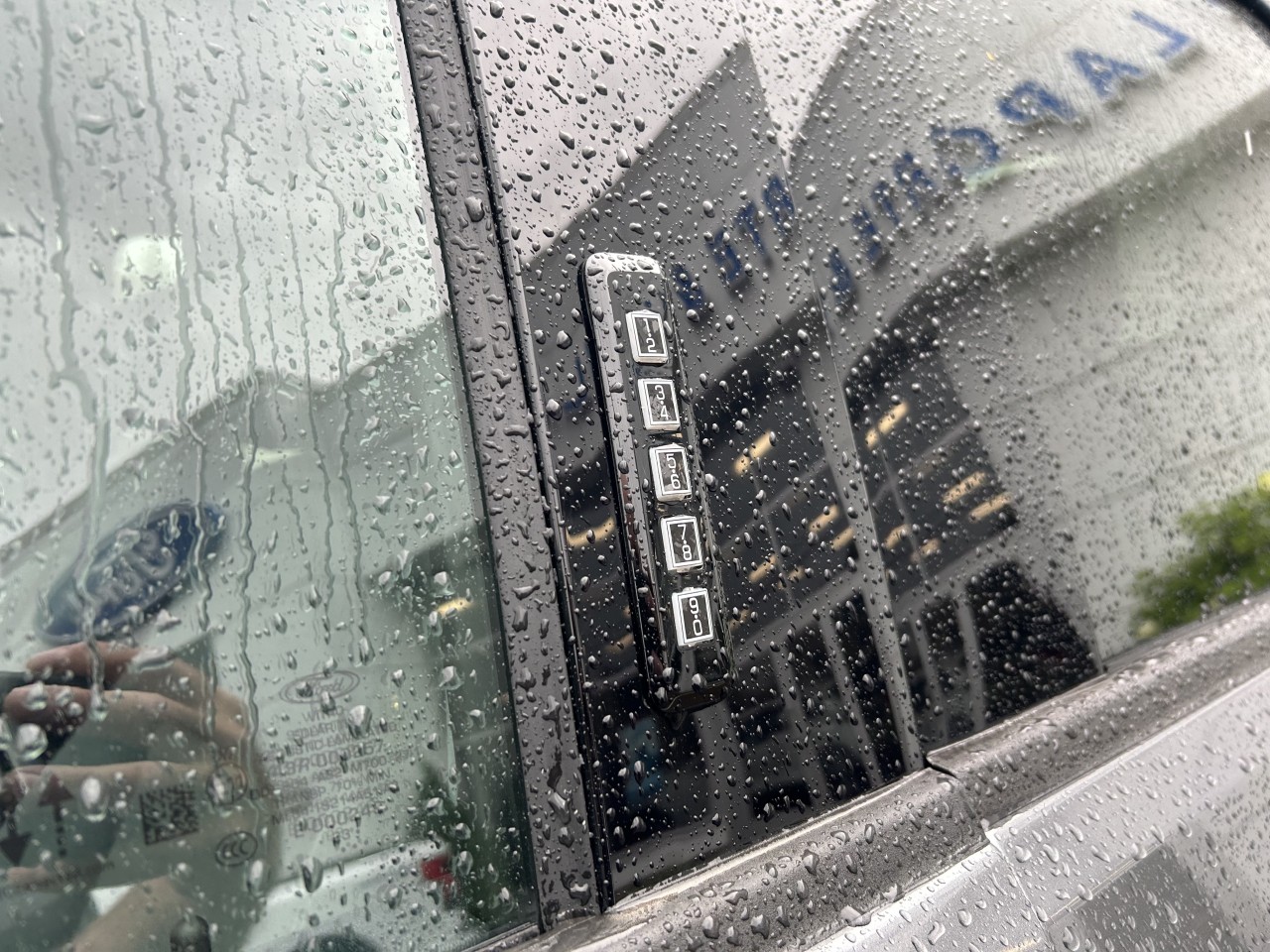 2024 Ford F-150 Lightning - Image 18