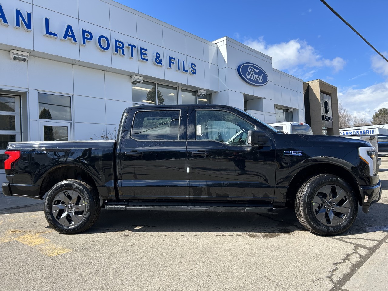 2025 Ford F-150 Lightning - Image 10