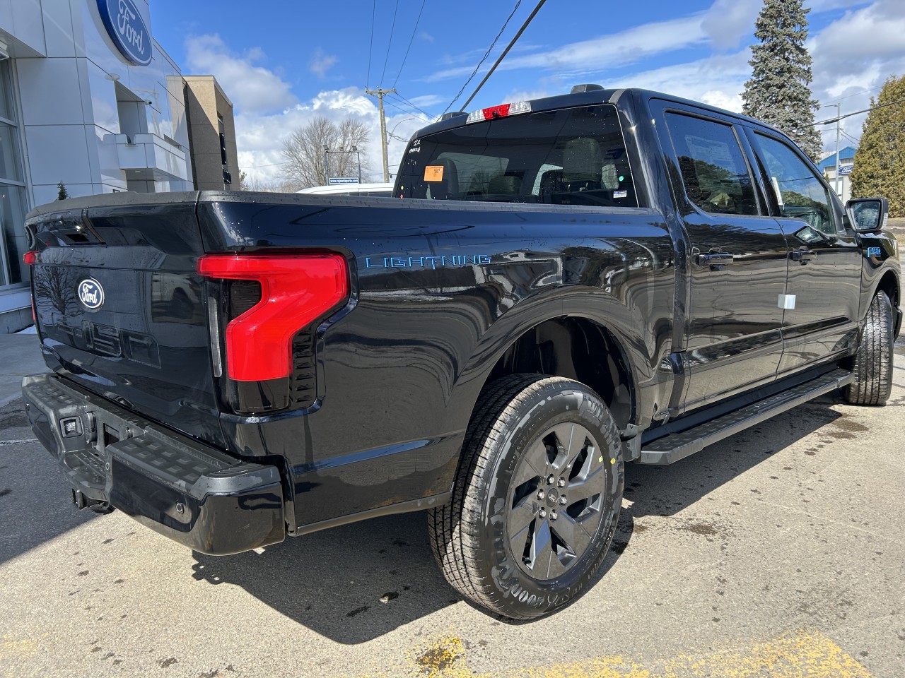 2025 Ford F-150 Lightning - Image 11