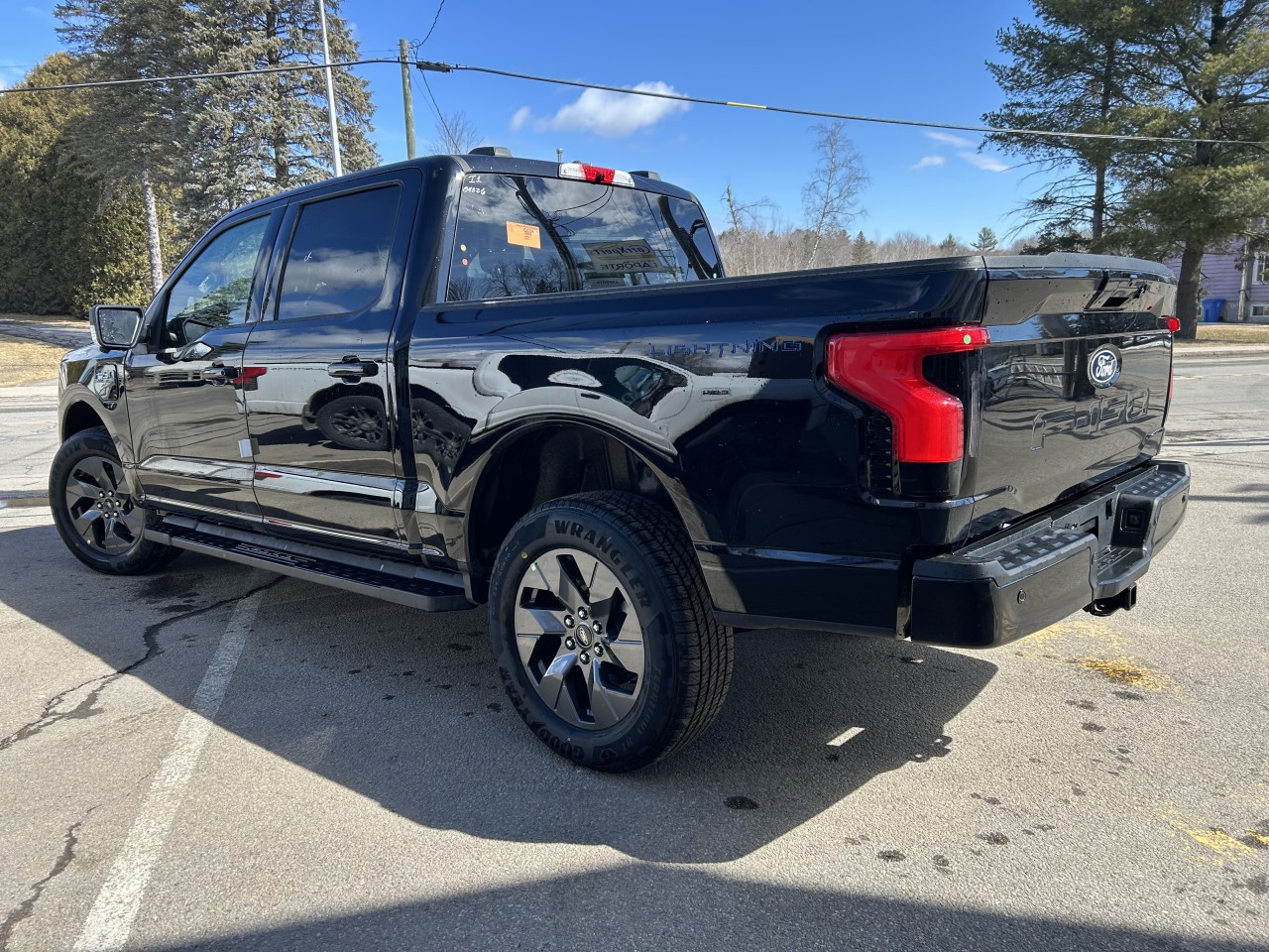 2025 Ford F-150 Lightning - Image 17