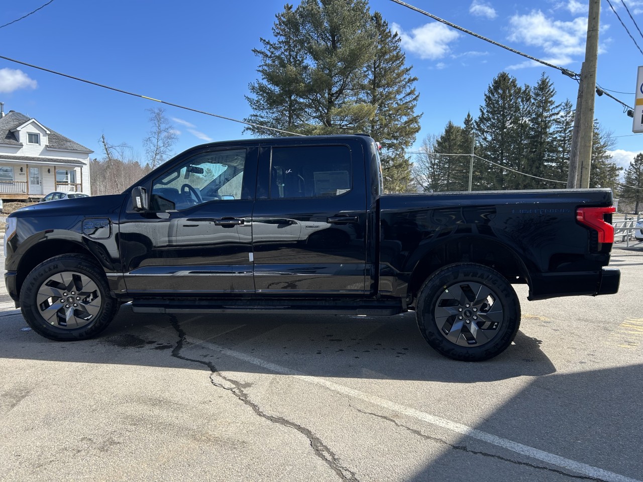 2025 Ford F-150 Lightning - Image 18
