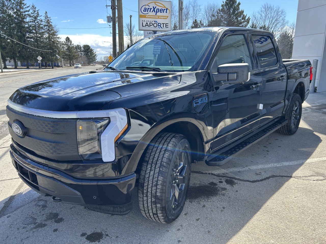 2025 Ford F-150 Lightning - Image 19