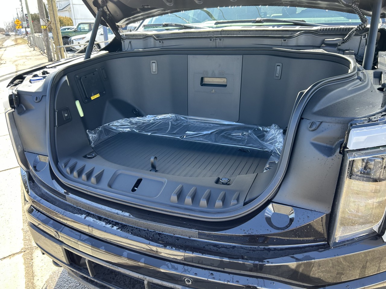 2025 Ford F-150 Lightning - Image 21