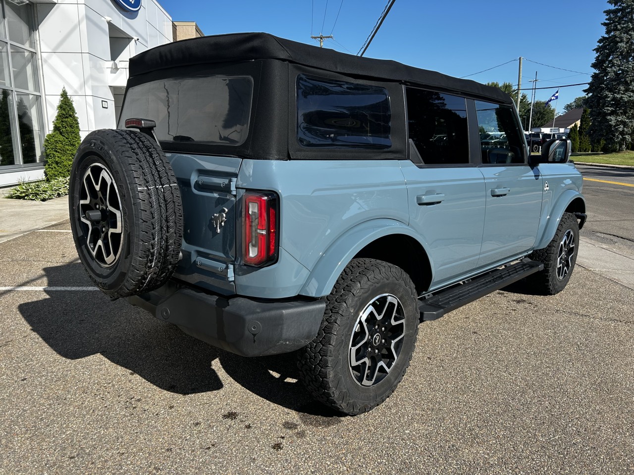 2022 Ford Bronco - Image 8