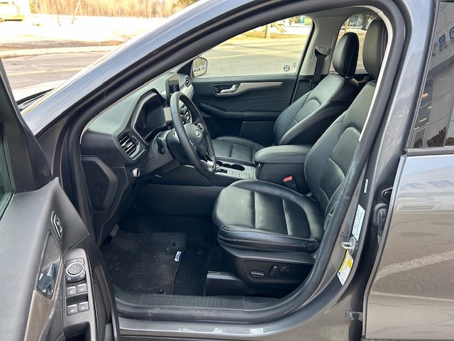 2022 Ford Escape - Image 13