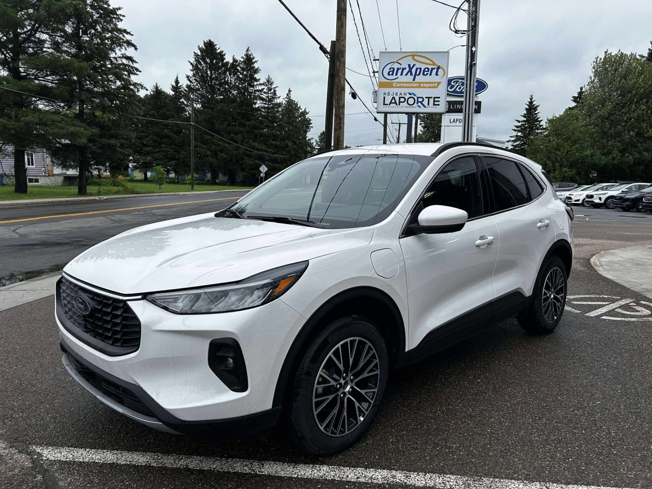 2025 Ford Escape - Image 3