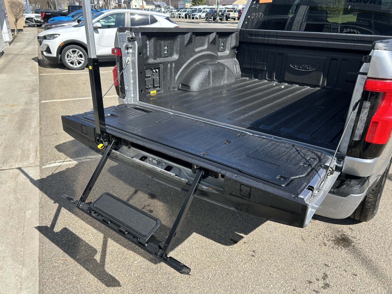 2025 Ford F-150 Lightning - Image 7