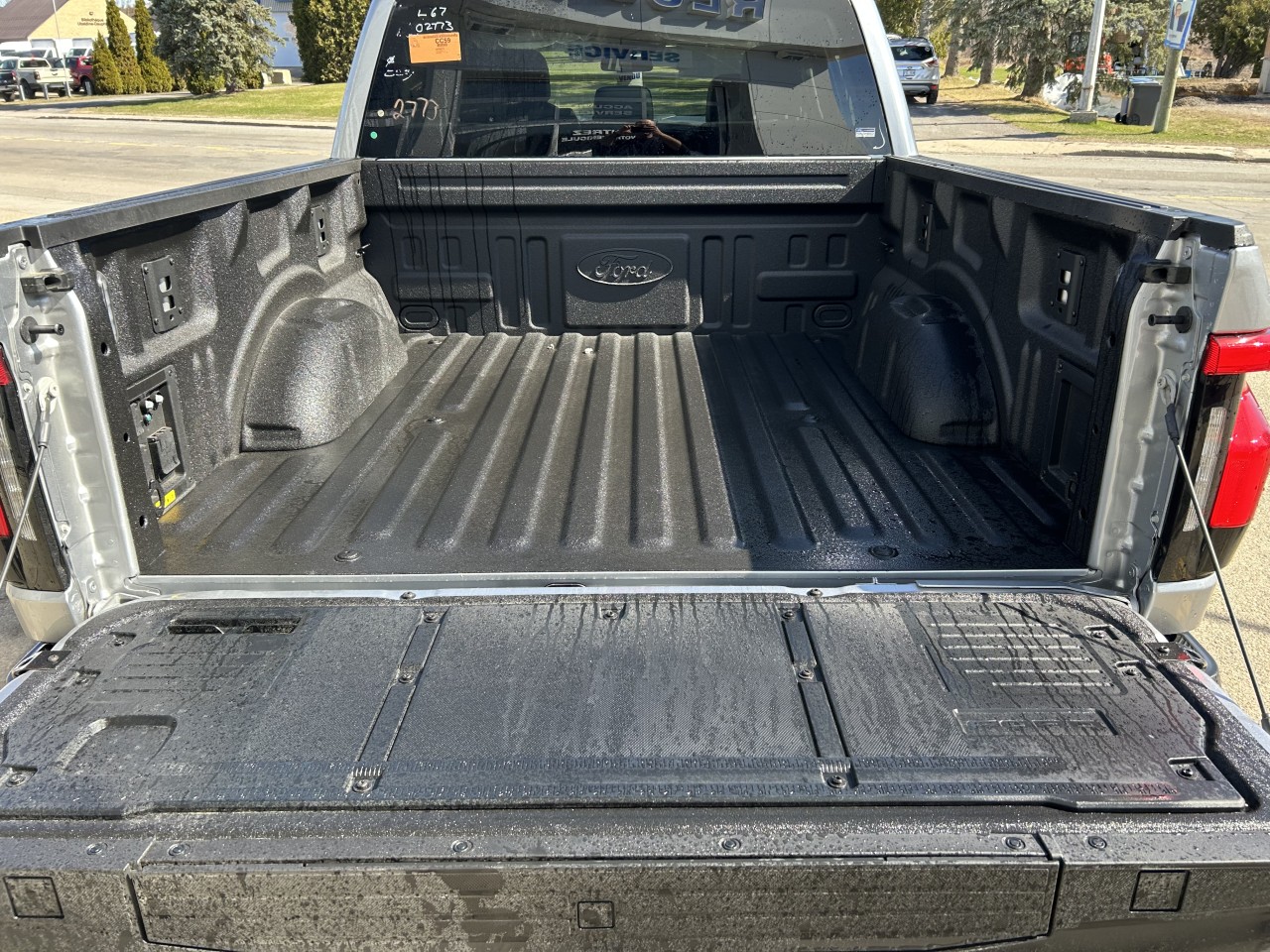 2025 Ford F-150 Lightning - Image 11