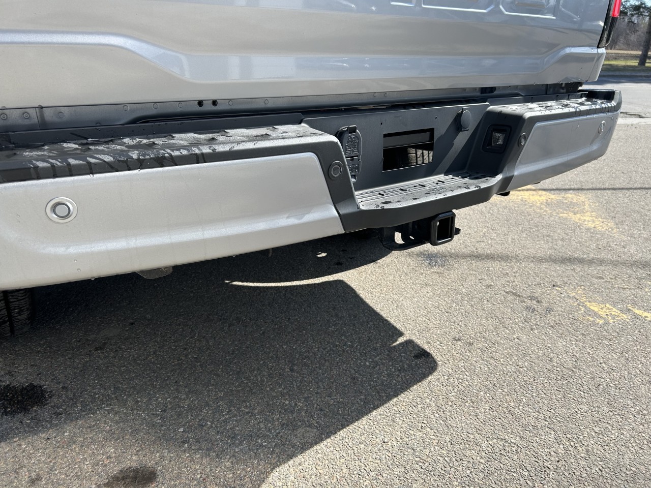 2025 Ford F-150 Lightning - Image 12