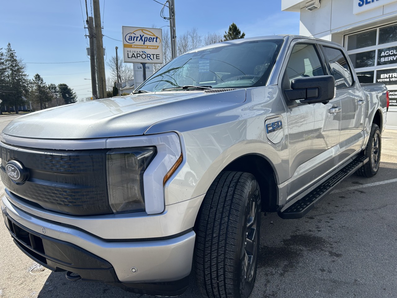 2025 Ford F-150 Lightning - Image 15