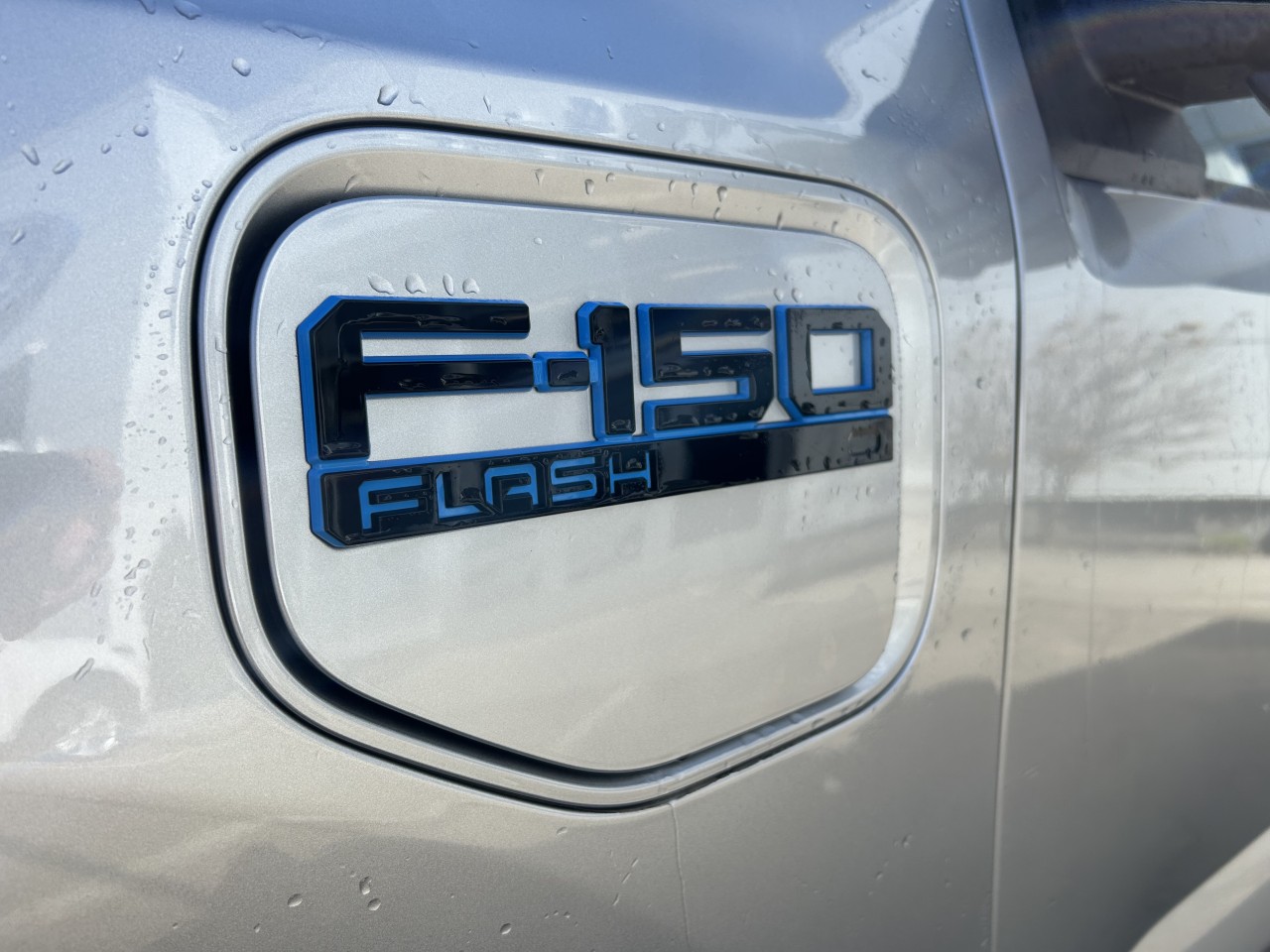 2025 Ford F-150 Lightning - Image 17