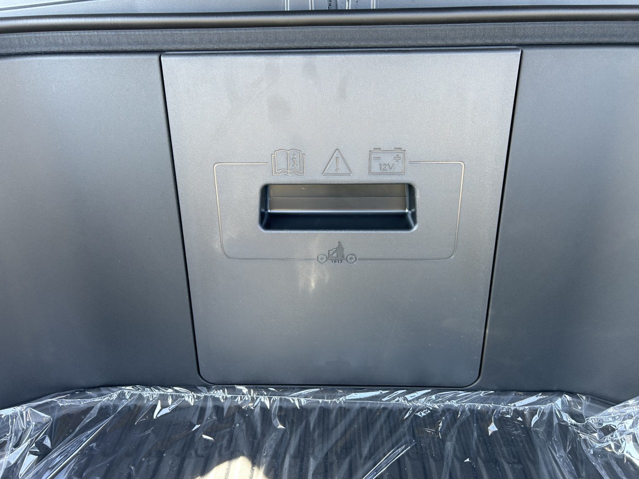 2025 Ford F-150 Lightning - Image 24