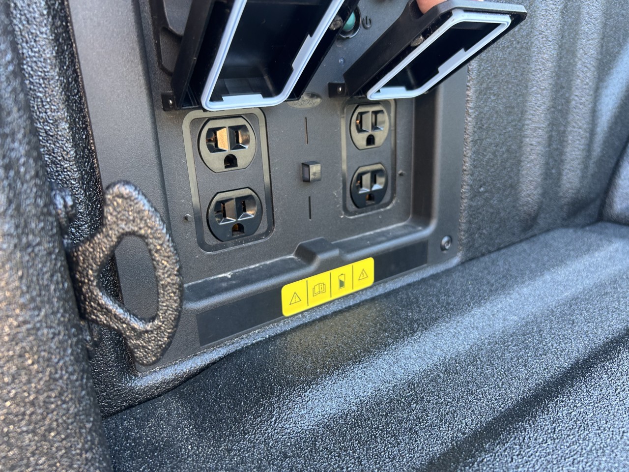 2025 Ford F-150 Lightning - Image 6