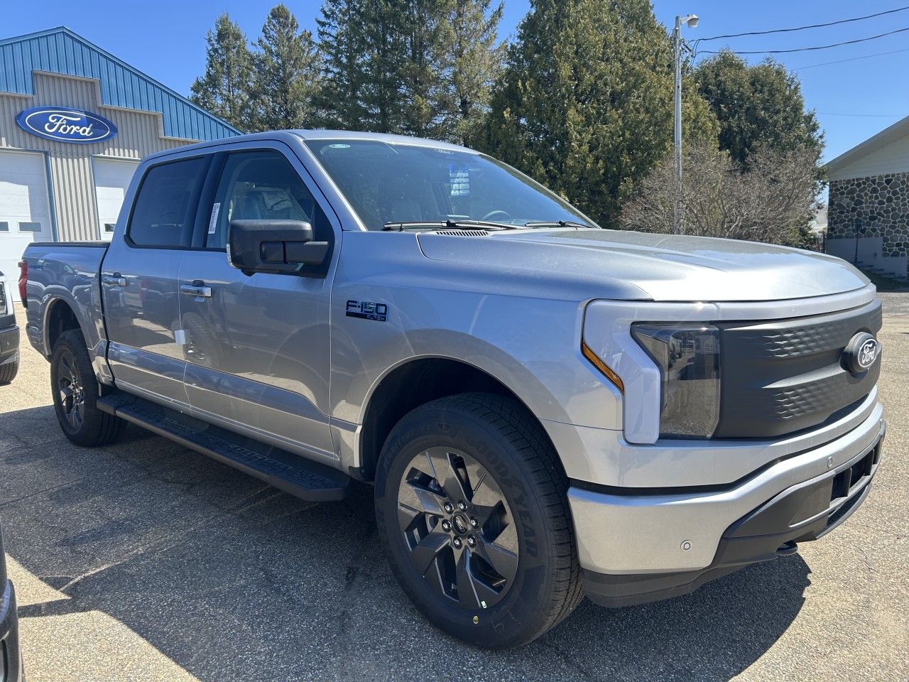 2025 Ford F-150 Lightning - Image 14