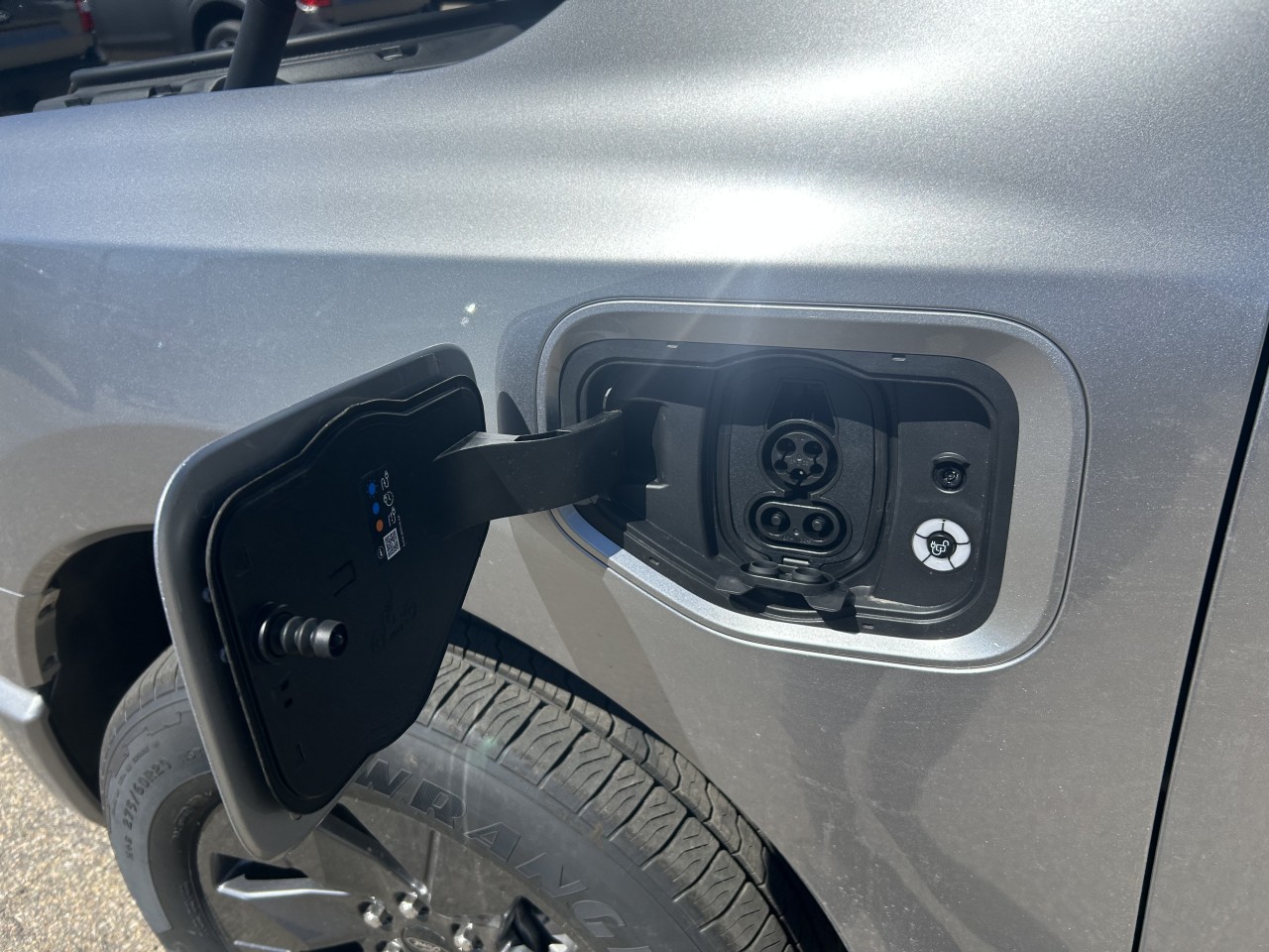 2025 Ford F-150 Lightning - Image 16