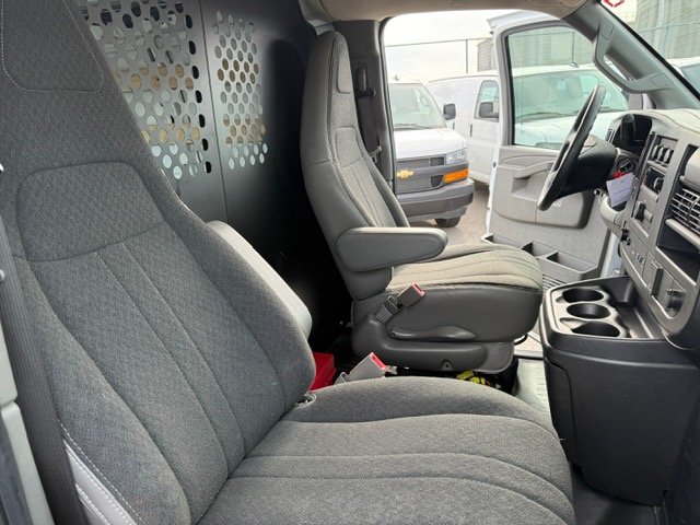 2023 GMC SAVANA - Image 9