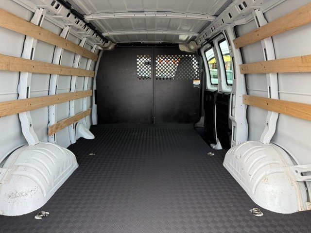 2023 GMC SAVANA - Image 10