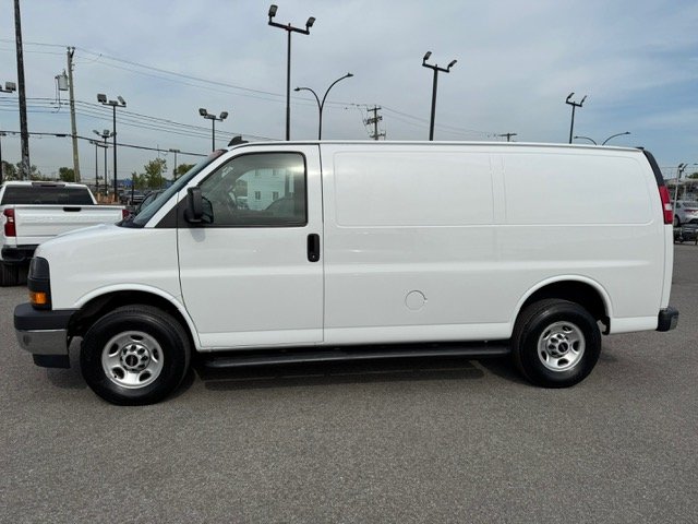 2023 GMC SAVANA - Image 17
