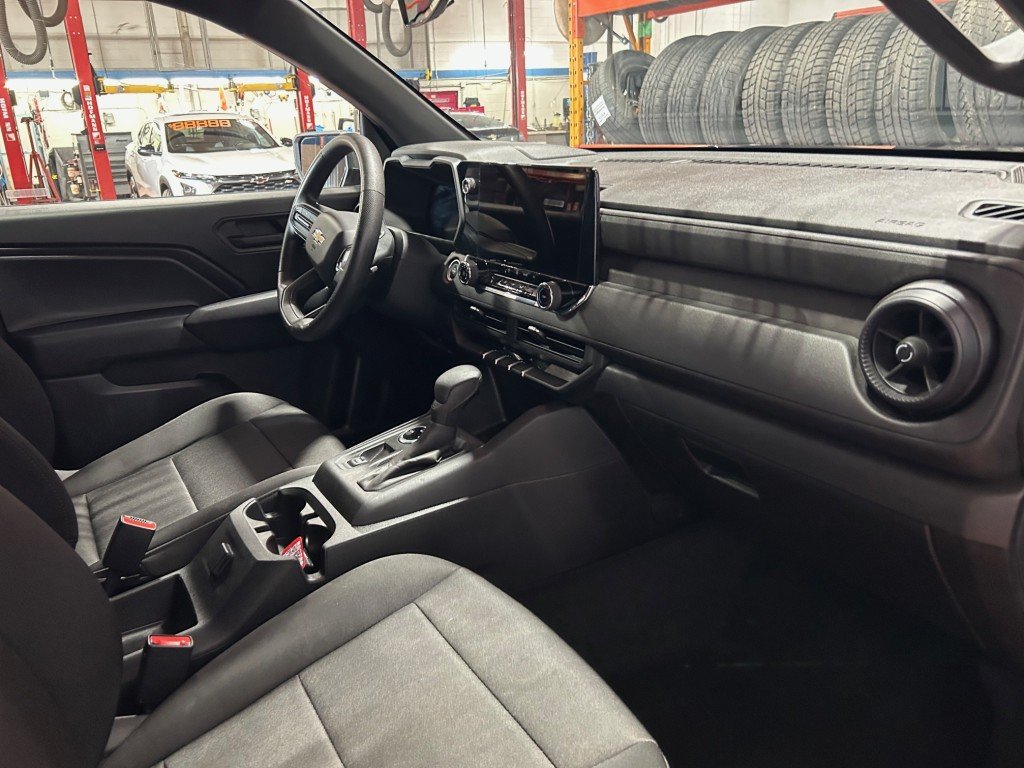 2023 Chevrolet Colorado - Image 13