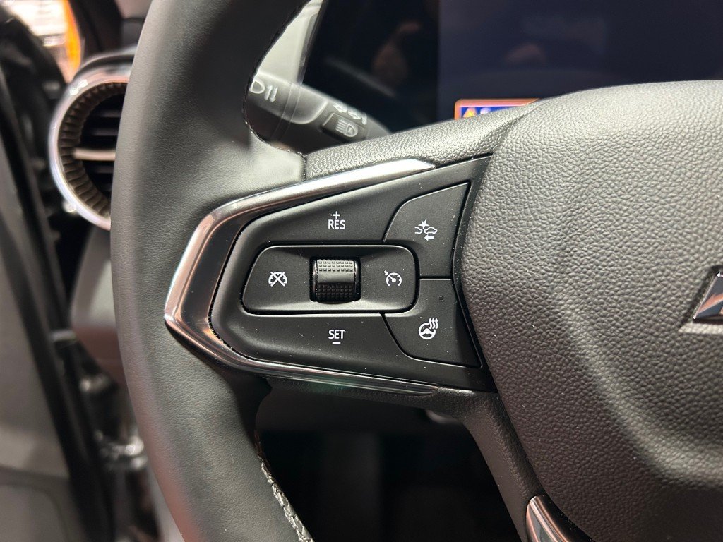 2025 Chevrolet TRAX - Image 13