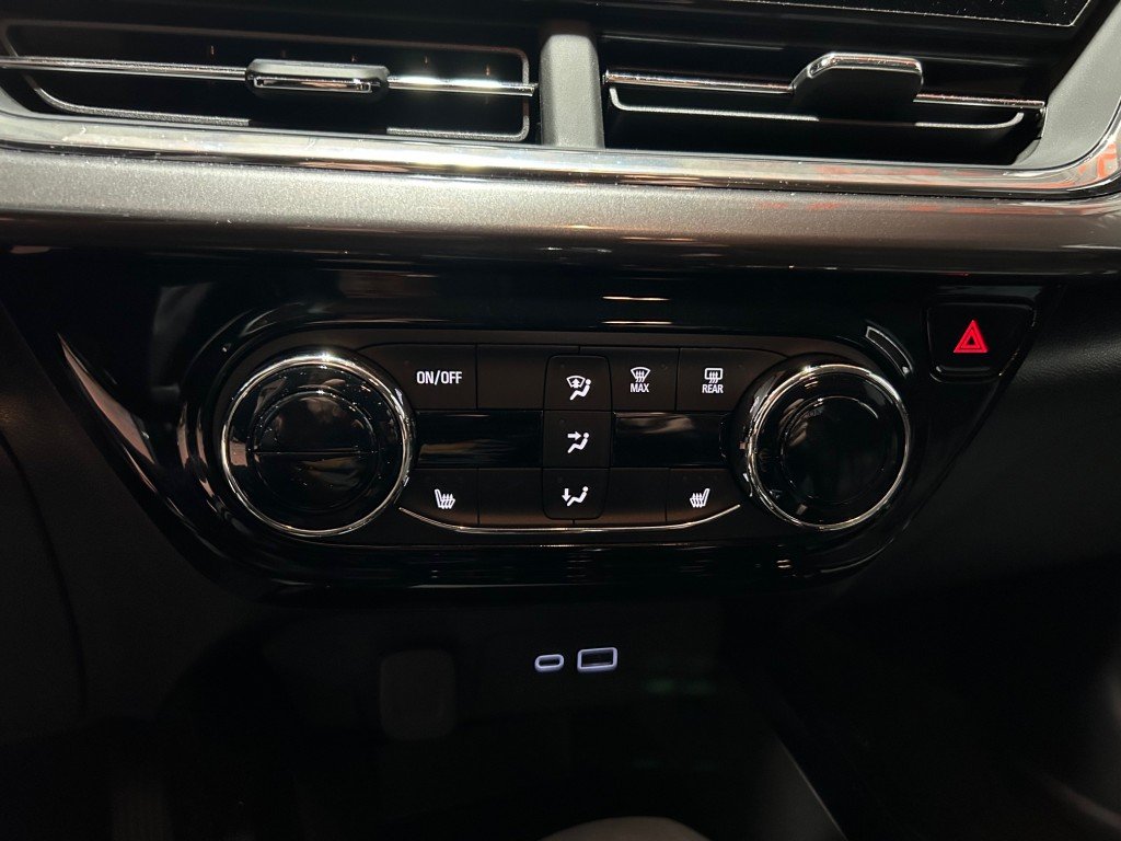 2025 Chevrolet TRAX - Image 15