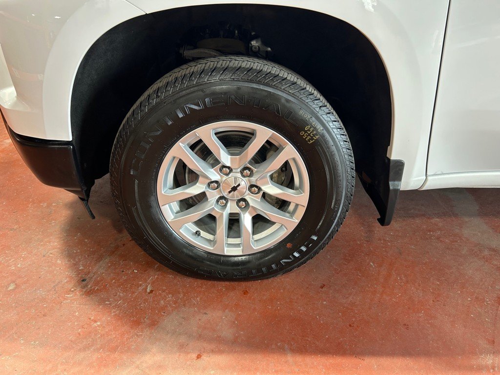 2023 Chevrolet Silverado 1500 - Image 3