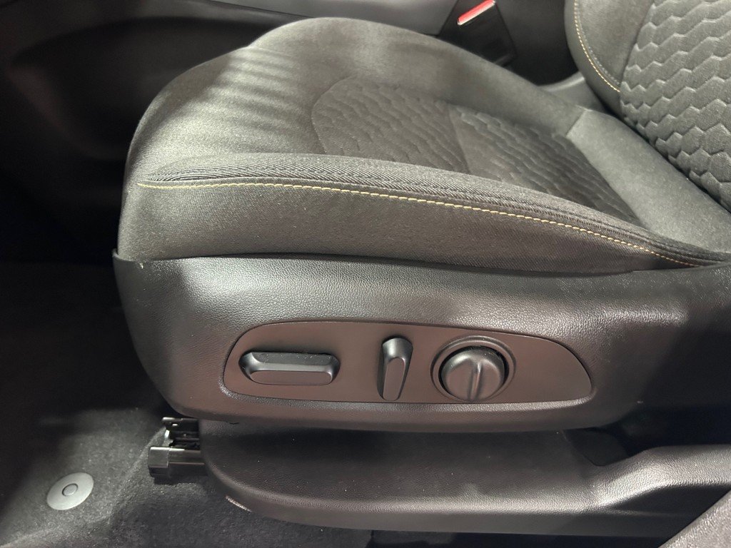 2021 Chevrolet Equinox - Image 13