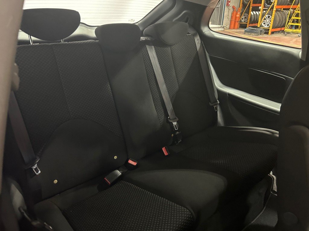 2011 Hyundai ACCENT - Image 10