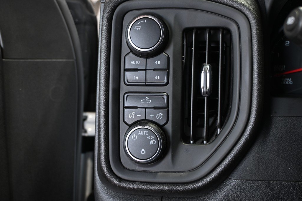 2024 Chevrolet Silverado 1500 - Image 9