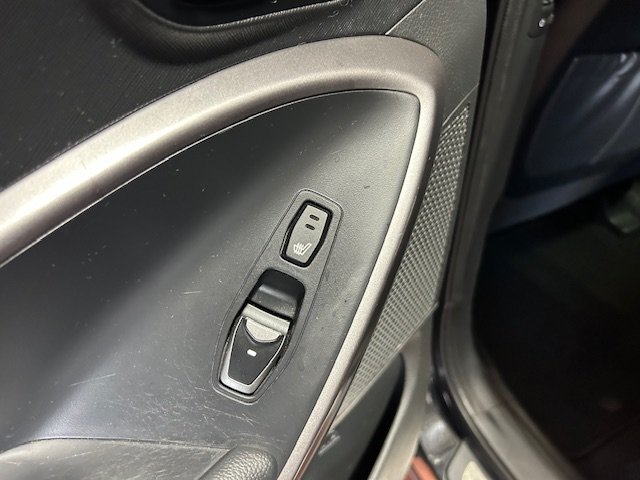 2015 Hyundai Santa Fe - Image 11