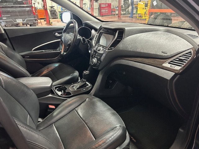 2015 Hyundai Santa Fe - Image 20