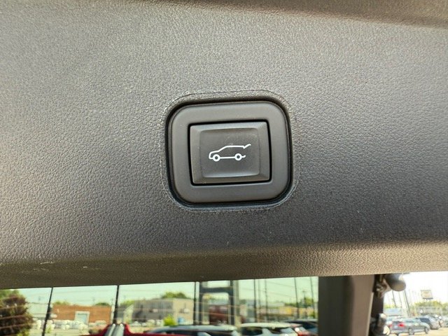 2024 Cadillac Lyriq - Image 4