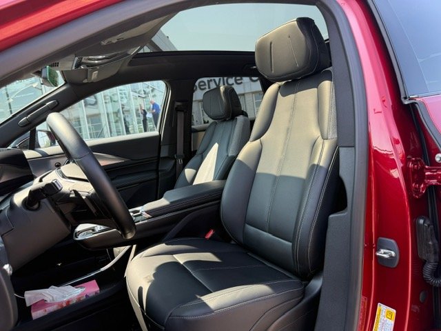 2024 Cadillac Lyriq - Image 7