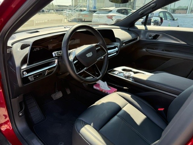 2024 Cadillac Lyriq - Image 8